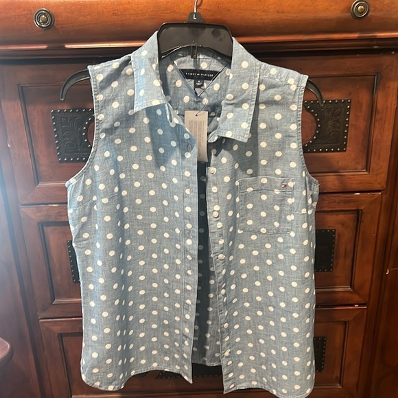 Tommy Hilfiger size medium sleeveless top. NWT - Picture 1 of 4